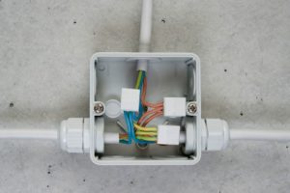 Magazin Teaser unterputzdosen_richtig_setzen_und_kabel_verbinden_11